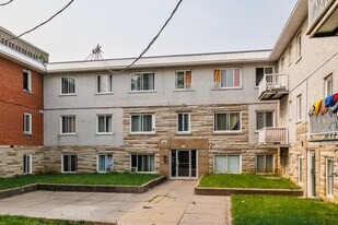 180 Benoît Car in St. Laurent, QC - Building Photo