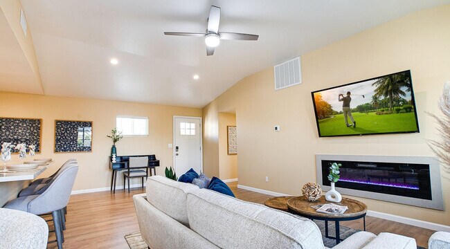 10518 W Heatherbrae Dr in Phoenix, AZ - Building Photo - Building Photo