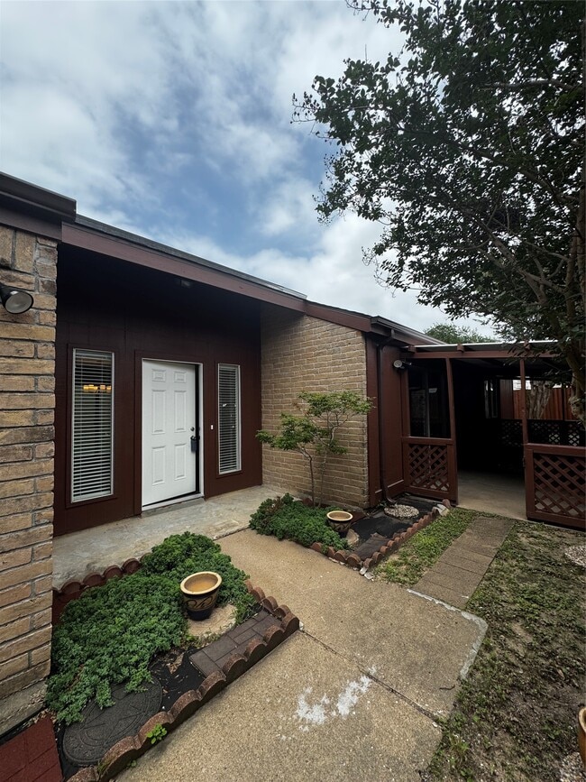 8807 Belle Glen Dr