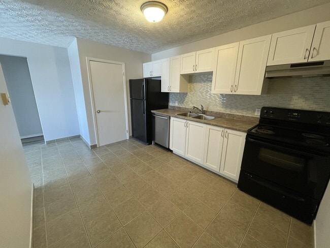 17 Scott Ave in Rothesay, NB - Building Photo - Building Photo