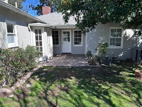 4959 Willowcrest Ave in North Hollywood, CA - Foto de edificio - Building Photo