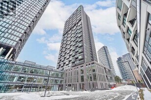 1 Quarrington Lane in North York, ON - Building Photo