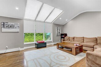 22 Wren Dr in Roslyn, NY - Building Photo - Building Photo