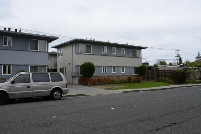 1642 S Grant St in San Mateo, CA - Foto de edificio - Building Photo