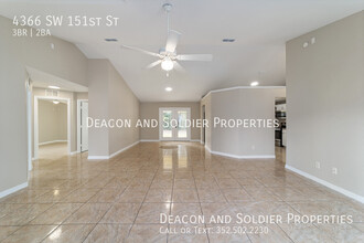 4366 SW 151st St in Ocala, FL - Foto de edificio - Building Photo
