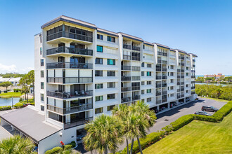 Shipwatch South in Largo, FL - Foto de edificio - Building Photo