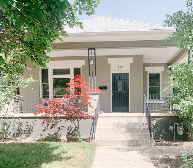 property at 927 S McClelland St