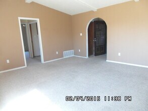 2611 NE Lake Ave in Lawton, OK - Building Photo - Building Photo