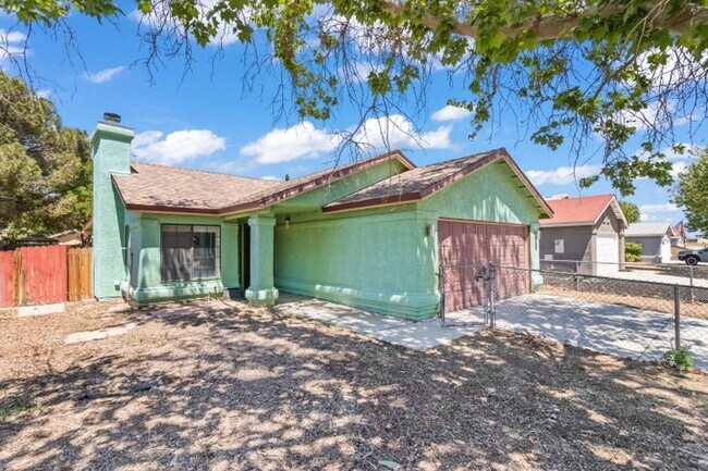 2539 Garnet Ln in Lancaster, CA - Building Photo - Building Photo