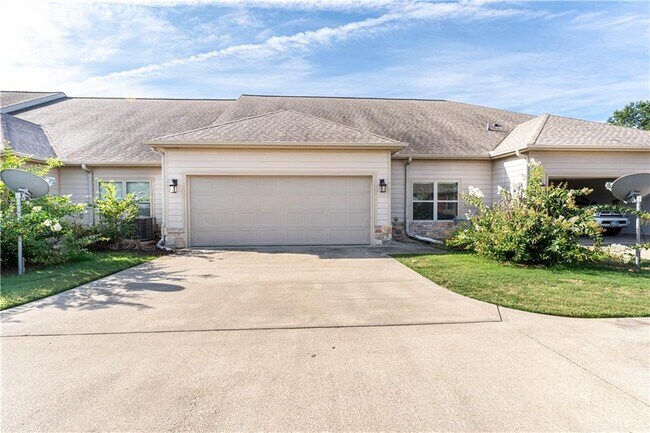 property at 2009 S Dixieland Rd