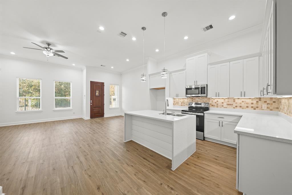 8447 Jutland Rd-Unit -A in Houston, TX - Building Photo