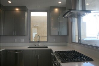 310 16th Pl in Manhattan Beach, CA - Building Photo - Building Photo
