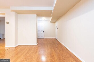 7400 Lakeview Dr-Unit -N109 in Bethesda, MD - Building Photo - Building Photo