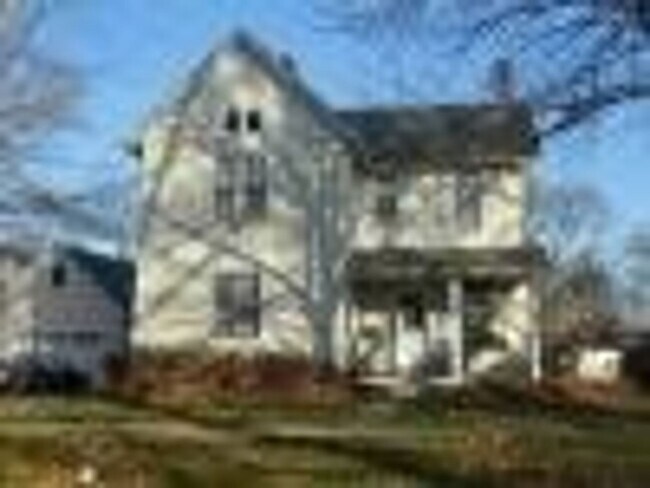 property at 822 Roosevelt St