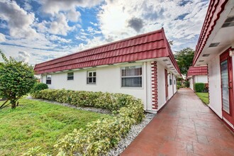 213 Waterford Cresent in Delray Beach, FL - Foto de edificio - Building Photo