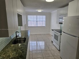 651 SW 66th Ave in Miami, FL - Building Photo