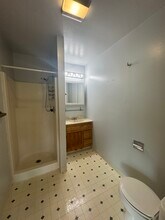 3700 Lakeshore Blvd, Unit B in Lakeport, CA - Foto de edificio - Building Photo