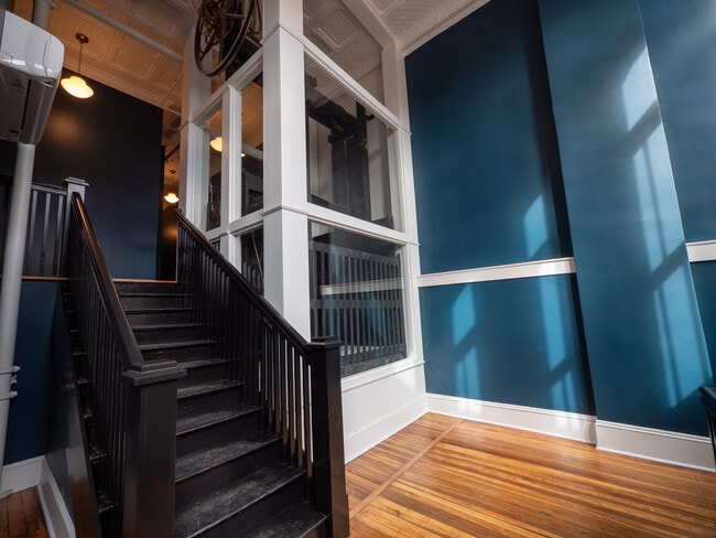 121 N Main St, Unit 201 in Salisbury, NC - Foto de edificio - Building Photo