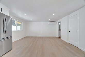 5193 W 20th St in Los Angeles, CA - Building Photo - Building Photo
