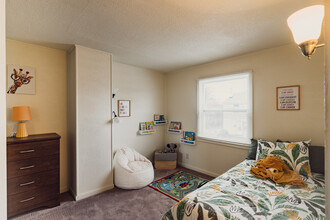 Windwood Place Apartments in Cheektowaga, NY - Foto de edificio - Building Photo
