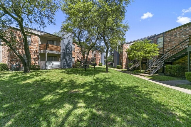 Creekside on the Green in Garland, TX - Foto de edificio - Building Photo