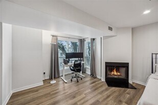 401 Camino Ruiz in Camarillo, CA - Building Photo