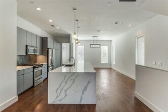 1600 N Haskell Ave. in Dallas, TX - Building Photo - Building Photo