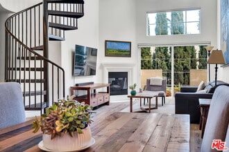 15206 Burbank Blvd in Los Angeles, CA - Building Photo - Building Photo