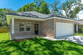 1404 Hickory St in Niceville, FL - Building Photo - Building Photo