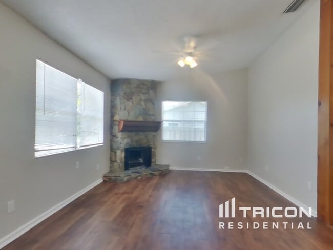 705 Crimson King Trce in Tarpon Springs, FL - Building Photo - Building Photo