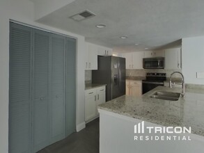 2402 Prairie Pl in Lutz, FL - Foto de edificio - Building Photo