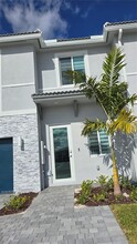 713 SE 13th St Cir in Homestead, FL - Building Photo - Building Photo