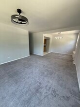 6700 S Paxton Ave in Chicago, IL - Building Photo - Building Photo