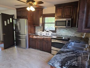810 3rd Ave E in Shakopee, MN - Building Photo - Building Photo