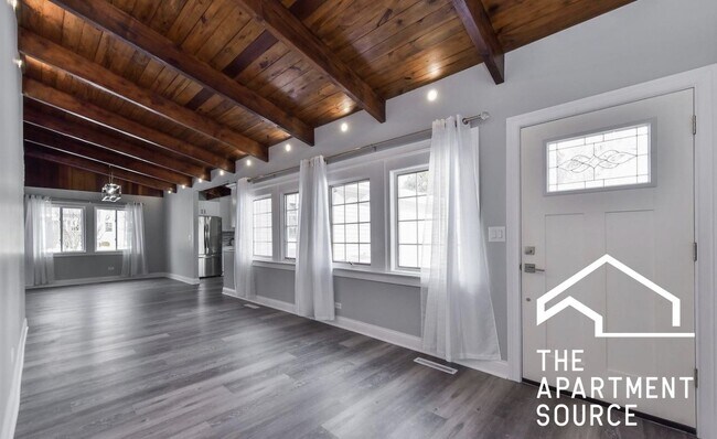 702 Hammerschmidt Ave in Lombard, IL - Foto de edificio - Building Photo