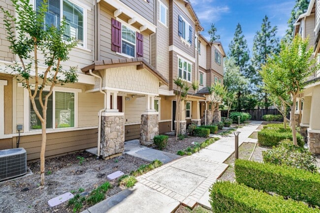 6704 S Mariposa Ln in Dublin, CA - Building Photo - Building Photo