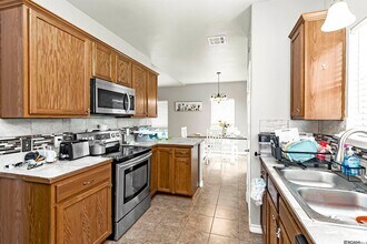 23592 Country Manor Ave in Denham Springs, LA - Foto de edificio - Building Photo