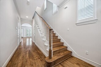 1811 Devonshire Crescent in Houston, TX - Building Photo - Building Photo