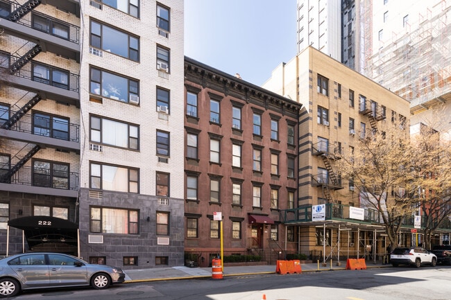 MAISONETTE-E in New York, NY - Foto de edificio - Building Photo