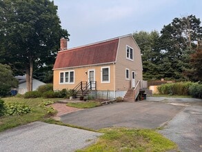 6 College St in Clinton, CT - Building Photo - Building Photo