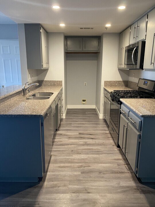 141 N Oberlin Ave in Claremont, CA - Building Photo