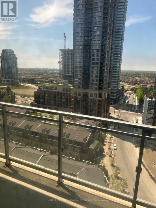 360-1360 Square One Dr in Mississauga, ON - Building Photo