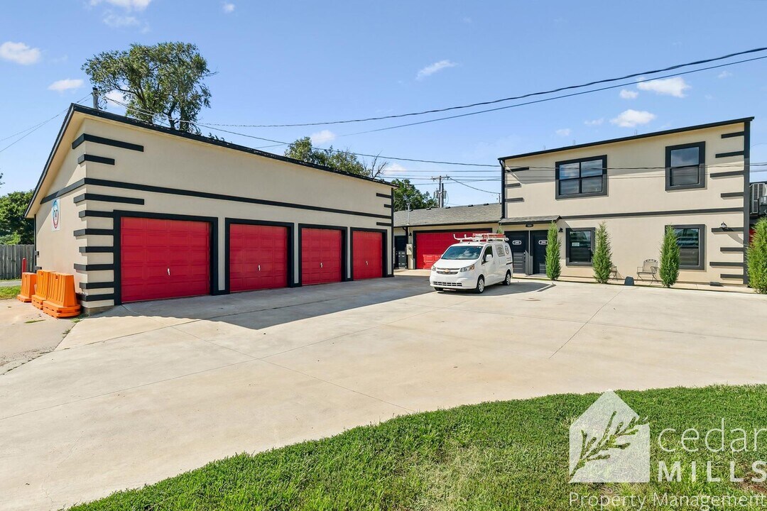 109 N Main St in Goddard, KS - Building Photo