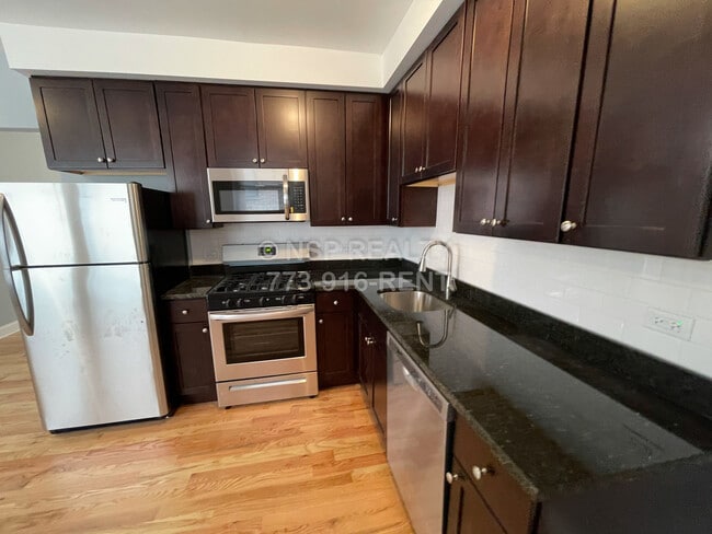 1646 W Pratt Blvd, Unit 2i