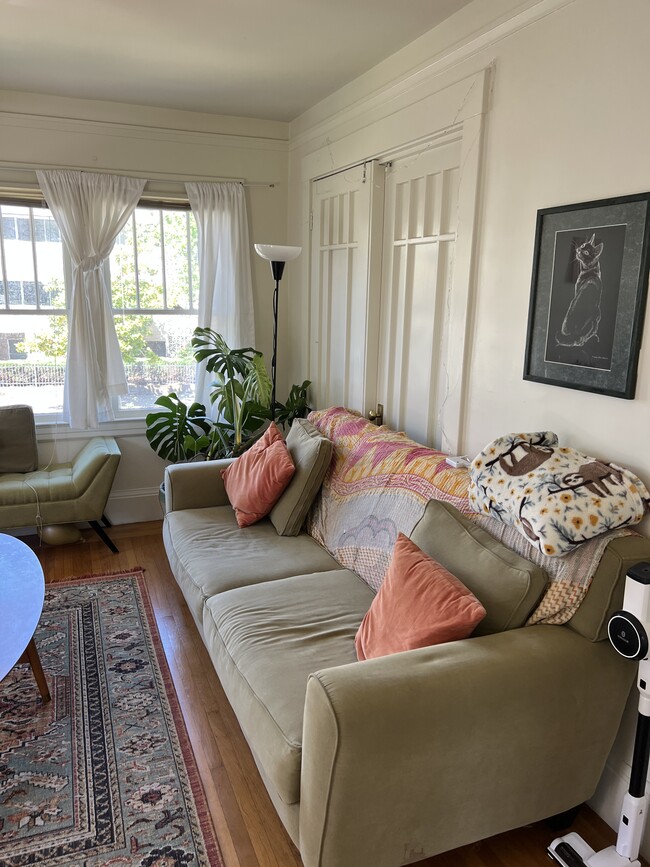 property at 1433 Walnut St