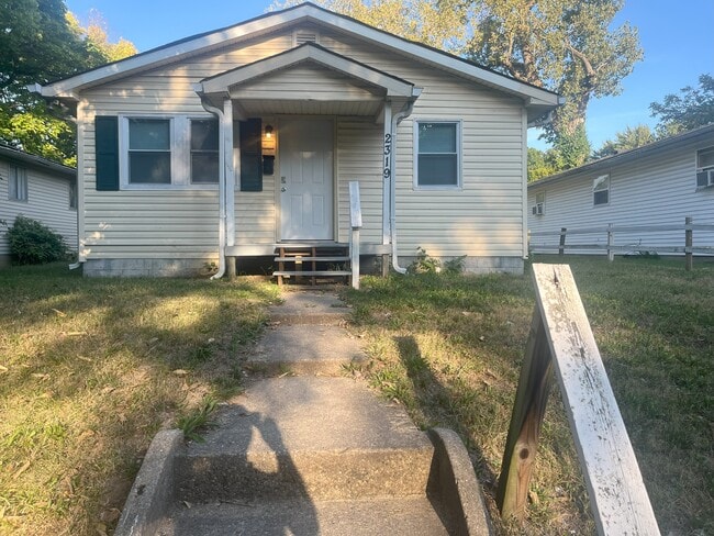 property at 2319 N Parker Ave