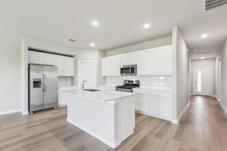 729 Poppy Ln in Lavon, TX - Foto de edificio - Building Photo