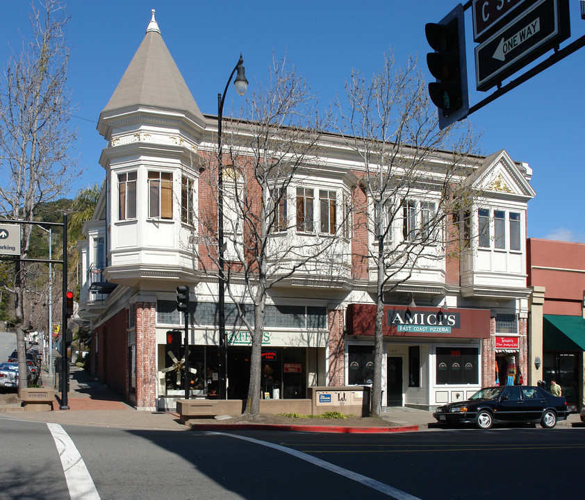 1242 4th St in San Rafael, CA - Foto de edificio