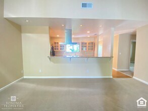 225 2nd St E in Sonoma, CA - Foto de edificio - Building Photo
