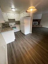 198 E Milton St in Lebanon, OR - Building Photo - Building Photo